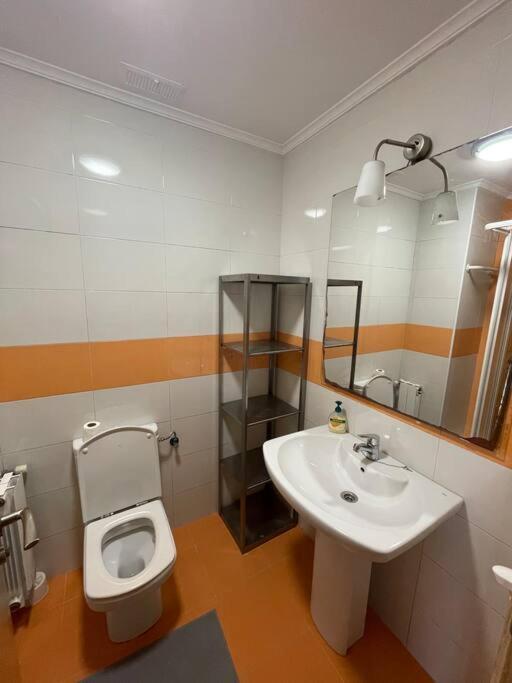 Apartamento Centro Con Garaje Castro Urdiales Luaran gambar